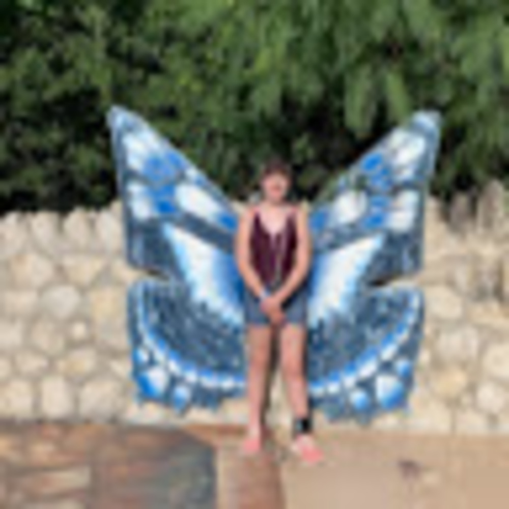 Meet your Posher, Chloe